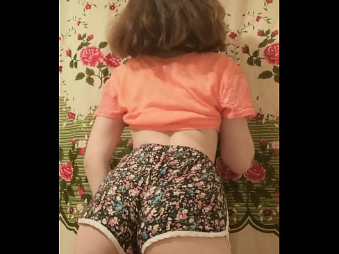 ❤️ セクシーな若いベイブがカメラでショーツを脱ぐ ファッキングビデオ ❌️❤