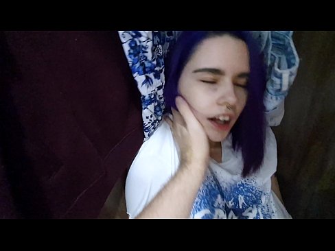 ❤️ 押し入れの中の姉ちゃんを発見し、イクのを手伝う ファッキングビデオ ❌️❤